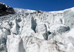 I isen på Nigardsbreen